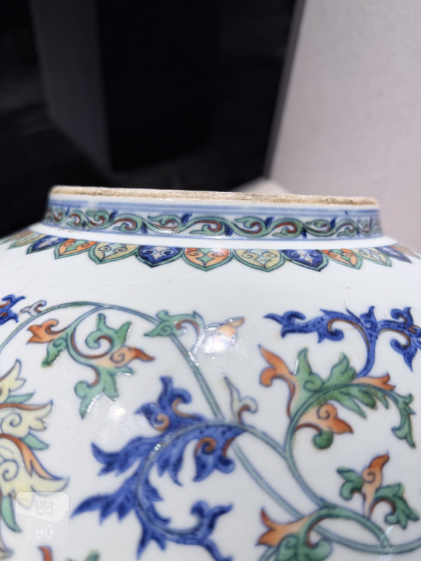 清乾隆 斗彩缠枝花卉大碗 - 图8